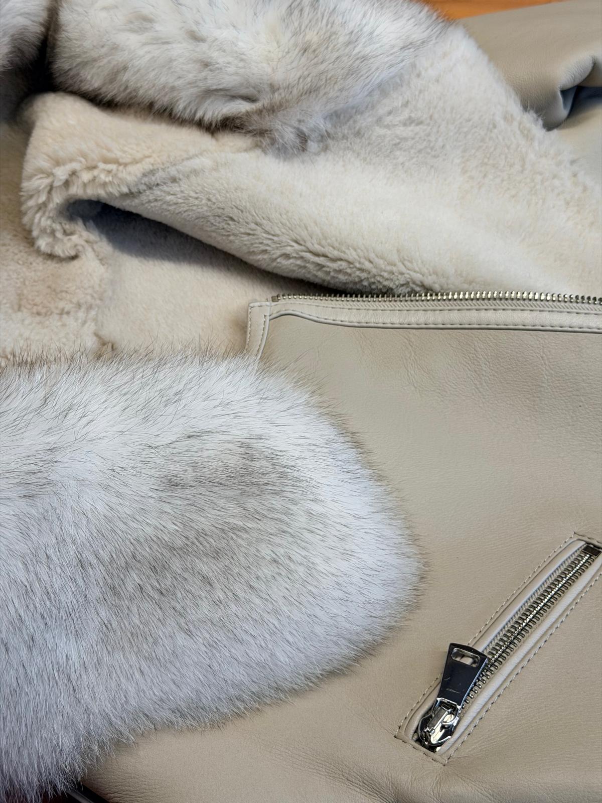 Women’s Ivory Sheepskin Biker Jacket with Statement Collar – XL - Image 3